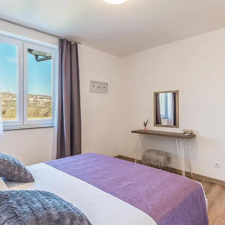 Holiday home Gorgeous In With Jacuzzi