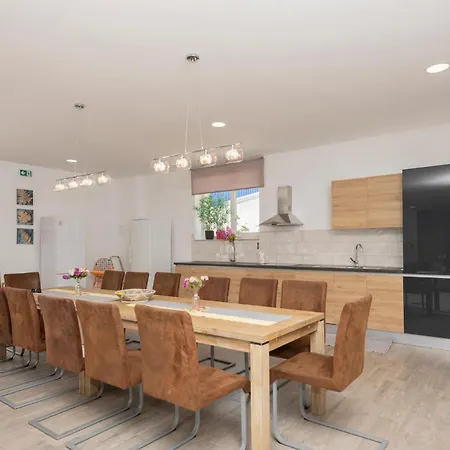 Gorgeous In With Jacuzzi Holiday home